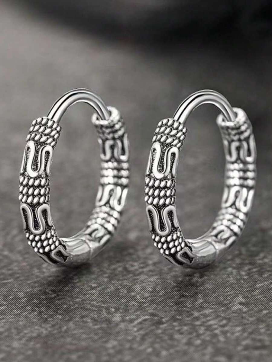1 Pasang Anting Kecil Model Huggie Tembaga Ukir Pola Asimetris Gaya Punk Vintage untuk Pria dan Wanita, Cincin Tindik Telinga, Perhiasan Anti Alergi - Mode - View 1