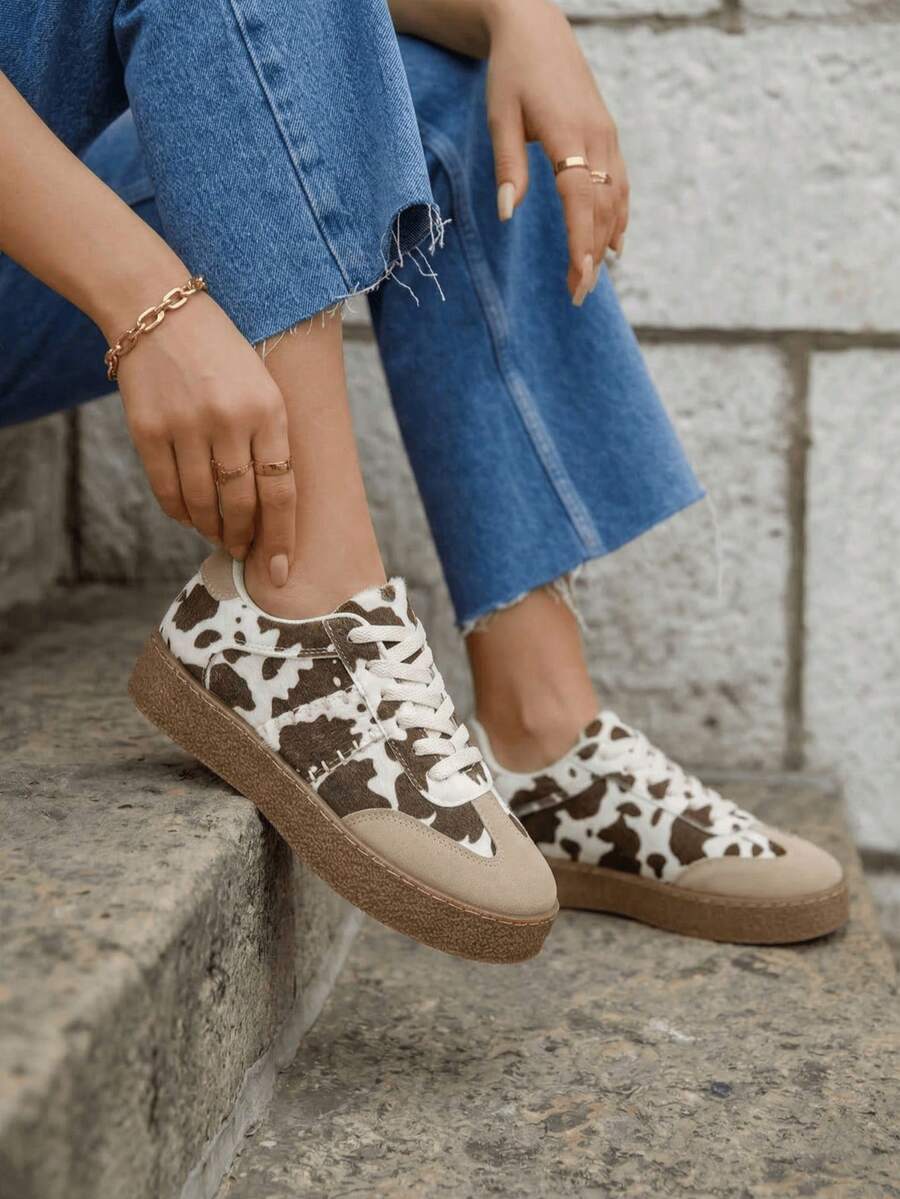 This Fashionable And Comfortable Sneaker Features A Thick Sole Design, Very Suitable For Daily Casual Wear. Multiple Original Color Schemes Are Available For Selection. - Cow - View 1