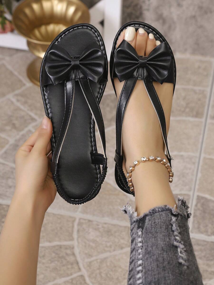 女士优雅简约甜美3D蝴蝶结T字带弹力后跟平底凉鞋，少女黑色露趾百搭夏季凉鞋 - 黑色 - 查看 1