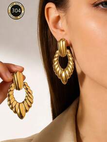 1 par de nuevos pendientes asimétricos de acero inoxidable con textura geométrica vintage, diseño elegante adecuado para uso diario, gran regalo para amigos - Dorado - Ver 1
