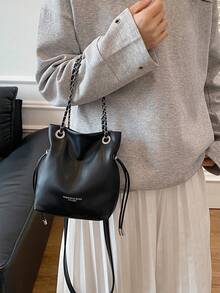 2026 Nueva bolsa de cubo de gran capacidad con cadena, bolso de mano de moda para mujer, bolso de hombro versátil, bolso cruzado para ir al trabajo; 2026 Nueva bolsa de cubo minimalista, bolso de hombro versátil, bolso cruzado para teléfono para mujer - Negro - Ver 4