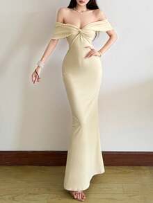 YeonC 女士优雅露肩修身长连衣裙，采用高弹针织面料，饰有扭结细节，铅笔裙款式。 - 杏色 - 查看 3
