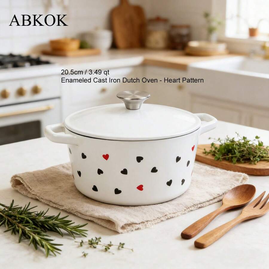 ABKOK 3.5夸脱珐琅铸铁荷兰锅，饰有精美心形图案，心形图案珐琅荷兰锅，容量3.5夸脱，耐高温达500°F（约260°C），适合2-4人使用，易于清洁，心形印花荷兰锅，珐琅铸铁炖锅，可用洗碗机清洗，可爱心形厨具，美观珐琅锅，情人节礼物之选