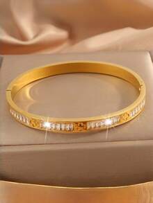 1件经典开口钛钢不褪色手链，四叶锆石手链，情侣幸运花手链，18K镀金不锈钢，情人节周年纪念日情侣礼物的优雅之选 - 四葉草鑲鑽手鐲 - 查看 4