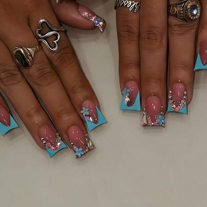 Thêm chút lãng mạn với bộ 24 móng tay giả hình vịt cỡ trung bình, màu xanh dương sọc rộng, kiểu Pháp, đính đá lấp lánh, phong cách Y2K cá tính, họa tiết hoa 3D màu xanh dương, nền hồng nude, độ che phủ toàn diện dành cho phụ nữ và bé gái. Bao gồm 1 tờ keo dán và 1 dũa móng mini. Gel dạng gel, giao hàng ngẫu nhiên.