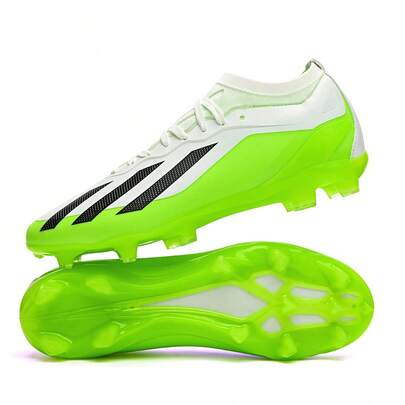 男士足球鞋，也适用于棒球运动和户外训练，经久耐用。这款足球鞋男女皆宜，适合各种场合。