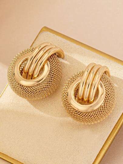 1 Đôi bông tai kim loại rỗng hình tròn kiểu retro Châu Âu và Mỹ, bông tai cỡ lớn, bông tai thiết kế độc đáo theo phong cách cổ điển.