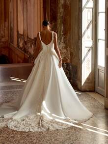 Opulent-Backless Sleeveless Square Neck Pearl-Trim Back Satin Wedding Dress With Intricate Lace Train, Wedding Dresses For Bride, Elegant And Comfortable, Includes Plus Sizes, Bridal Gown, Formal Dresses For Women, Suitable For Wedding, Party, Vacation, Bride, Formal Occasions, Dinner Dress, Prom Dress, After-Party Dress, Homecoming Dress, Cocktail Party, Birthday Party, Celebration, Gala, Festival, Ceremony, White - trắng - Xem 3