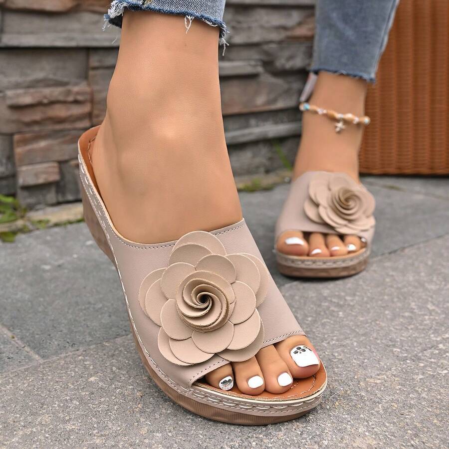 Sandal Selop Wedges Motif Bunga 3D Wanita, Sandal Jepit Bernapas Berongga untuk Musim Panas - Krem - View 1