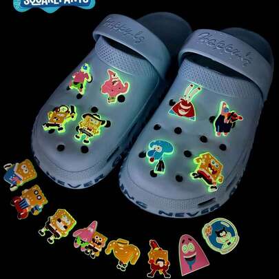 SpongeBob SquarePants 6/12/24件装海绵宝宝主题生日派对装饰品，可爱图案新奇夜光鞋饰套装，可在黑暗中发光，适用于沙滩包、木屐、凉鞋，PVC材质，可用作鞋子装饰、吊坠，生日、圣诞节、情人节、万圣节派对礼物，空心木屐悬挂装饰，空心木屐，空心木屐配件，随机款式软橡胶鞋饰，适合生日、节日礼物、礼品袋填充物和圣诞袜填充物。