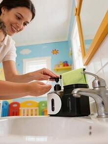 四合一厨房皂液器套装，包含液体皂液器、带海绵架的洗洁精泡沫器、厨房收纳架，以及水槽和台面清洁用品。 - A - 查看 6