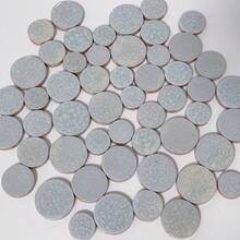 Un paquete de 150g/5.29oz de fragmentos circulares de vidrio y cerámica de diferentes tamaños con efectos de agrietamiento y explosión de hielo, que proporcionan una mejor creación en varios colores y tamaños. Es muy adecuado para manualidades hechas a mano, decoración del hogar única, arte de pared y elaboración de rompecabezas, y acabados brillantes y de colores brillantes. Es un material ideal para manualidades para creadores de DIY Masak. - Redondo 10-150g/5.29oz - Ver 9