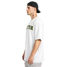 Camiseta Oversized Masculina Estampas New York  Estilo Streetwear Algodão Confortável e Gola Redonda - Branco Verde - Visão 3