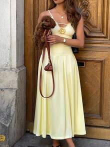 法式针织拼接吊带连衣裙，3D立体花卉装饰，收腰设计，A字裙摆，优雅夏季 - 黃色 - 查看 3