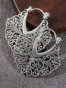 一对镂空耳环，融合经典艺术与极简风格，适合日常佩戴，也可作为度假配饰，是节日送礼的绝佳选择。 - 復古銀色 - 查看 8