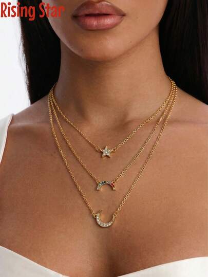 1 chiếc vòng cổ 3 lớp phong cách Bohemian với mặt dây chuyền hình ngôi sao, mặt trăng, cầu vồng, vòng cổ ôm sát tinh tế với thiết kế độc đáo.