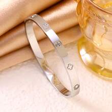 3件套不锈钢银色四叶草尖头手链，优雅奢华的Cubnia珠宝套装，适合女性、女孩、朋友和家人作为婚礼、生日、情人节、母亲节礼物。 - 銀色 - 查看 4