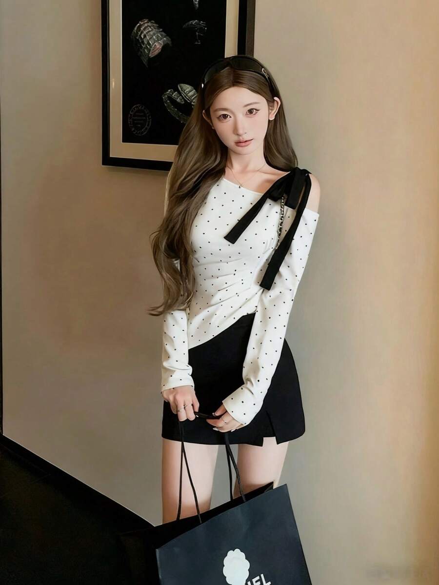 Áo thun dài tay nữ dáng ôm, cổ lệch vai, chấm bi, thích hợp mặc ngày Valentine, trang phục mùa xuân màu trắng. - trắng - Xem 1