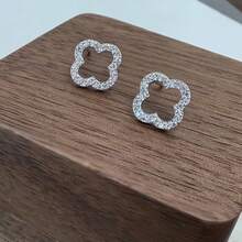 A Pair Of Fashionable, Elegant, Simple, And Shiny S925 Sterling Silver Hollow Clover Cubic Zirconia Earrings, Suitable For Ladies To Wear On Anniversaries - Silver - View 4