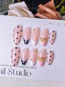 10 piezas de uñas postizas con forma de almendra hechas a mano con puntas francesas negras, blancas y rosas, y lunares negros. Adornadas con líneas doradas 3D hechas a mano y cuentas de acero dorado, combinadas con puntas francesas negras y blancas pintadas a mano y lunares negros. Uñas postizas elegantes, románticas y minimalistas con un estilo lujoso, sexy y de lujo ligero. Adecuadas para uso diario, citas, conciertos y ocasiones de negocios ligeros. Un regalo ideal para mujeres y niñas. - Multicolor - Ver 11