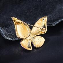 1枚优雅精致的紫色蝴蝶胸针，适合女性日常、派对、西装、连衣裙、母亲节、情人节、节日礼物等场合佩戴。 - 紫色 - 查看 7