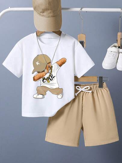 Bộ đồ thường ngày cho bé trai gồm áo thun cổ tròn tay ngắn in hình hoạt hình và quần short, thích hợp mặc hàng ngày vào mùa hè.