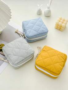 Túi đựng đồ dùng kinh nguyệt di động có khóa kéo, kín đáo, bảo vệ sự riêng tư, chất liệu nhung mềm mại, thích hợp cho phụ nữ và bé gái. Túi đựng băng vệ sinh và tampon đa năng, túi trang điểm nhỏ gọn, hộp đựng mỹ phẩm, trang sức, trang trí phòng ngủ, bàn làm việc, ký túc xá, phòng tắm, phòng tập thể dục, du lịch, căn hộ, cắm trại, bãi biển, công tác, kỳ nghỉ, đồ dùng thiết yếu cho năm học mới, du lịch, quà tặng cho mẹ, giáo viên và bạn gái. - Nhiều màu - Xem 6