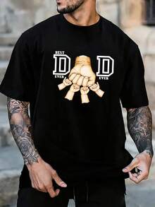 Camiseta Oversize Mejor Padre: Mano de papá sosteniendo manos de hijos + texto "BEST DAD EVER" (estilo varsity) – Estilo Familiar Emotivo - Negro - Ver 1