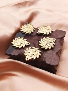 1 mặt dây chuyền kiểu xoay thanh lịch, thiết kế tối giản, phù hợp để đeo hàng ngày và trong nhiều dịp khác nhau. - Vàng - Xem 6