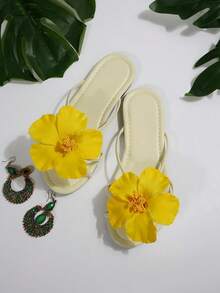 French Breeze Slip-On Sandals, Women's Summer Outdoor Slippers, New Floral One-Strap Design, Flat Sole, Suitable For Dates, Shopping, Gatherings, Parties, Commuting, Business - All Yellow - View 4