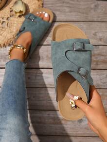 橄榄绿丝绒双扣厚底凉鞋，复古露趾平底拖鞋，慵懒休闲风，法式休闲风格，舒适透气轻便鞋底，适合海滩、居家、通勤、购物、旅行等场合，夏季新款时尚鞋履，尽显高端质感，绿色调修饰肤色，显瘦效果更佳，圆头设计适合各种脚型，轻便日常休闲通勤旅行时尚单品，高性价比女鞋，适合学生、上班族和妈妈们穿着。 - 青檸色 - 查看 3