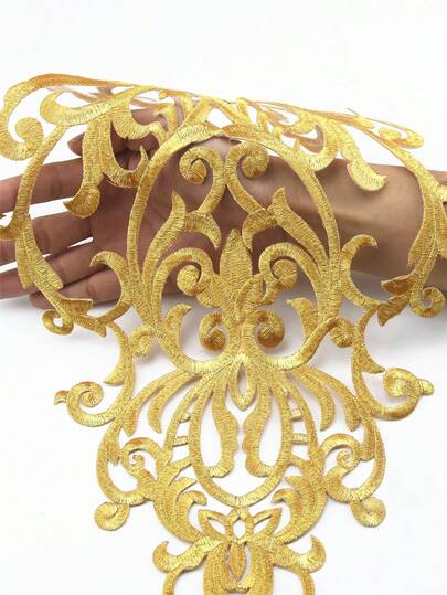 1片大号金色线绣镂空布贴，带热封胶，适用于夹克、长袍、服装装饰
