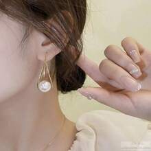 A Pair Of Exquisite Pearl Earrings, Unique And Niche Design, Vintage And Elegant, With Sophisticated Tassel Details-Perfect Gifts For Moms And Best Friends. - Gold - View 4