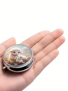 1个优雅牡丹、玫瑰、草莓、蜜蜂图案金属旅行药盒 - 3个隔层，便携式日常药品收纳盒，带安全扣，适合注重健康的人士，带安全扣的装饰性药盒 - 查看 7