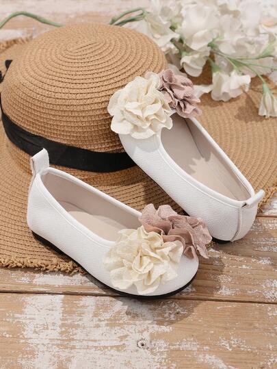 1双女童平底套脚鞋，纯色柔软面料，饰以牡丹花图案，圆头软底防滑设计，时尚可爱公主玛丽珍鞋，适合日常休闲、上学、度假，春秋季新品上市