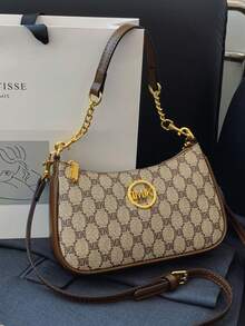 Tas bahu serbaguna klasik yang modis ini terbuat dari bahan PU tahan air, berwarna khaki, menampilkan pola berbentuk M, motif cetak, dan hiasan rantai logam. Tas bergaya Prancis ini sangat cocok untuk berbelanja, bekerja, dan bepergian. - Khaki - View 8