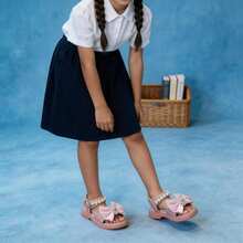 2026新款女童粉色蝴蝶结珍珠凉鞋，防滑软底，不吱吱作响，高评分公主鞋，适合夏季、上学和旅行的百搭儿童鞋 - 粉色 - 查看 9