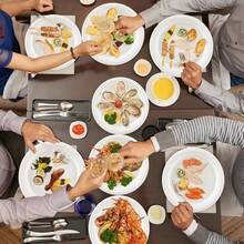 Bộ 1/50/100/150/200 đĩa giấy tròn phân hủy sinh học (26cm, màu trắng) - Đĩa chất lượng cao làm từ sợi mía, thích hợp cho bữa ăn hàng ngày, nhà hàng, họp mặt gia đình, xe bán thức ăn, sự kiện đặc biệt, dịch vụ ăn uống, đám cưới, tiệc tùng - Chống thấm nước, chống dầu mỡ, dùng được trong lò vi sóng, bền chắc, chống cắt. - trắng - Xem 2