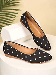 Chaussures plates à bout rond pour femmes, chaussures de ballet noires à la mode, chaussures habillées confortables pour femmes, chaussures de ballet convenant pour le travail, chaussures unisexes à pois pour femmes, à porter au bureau et à la maison en toute saison - Noir et Blanc - Voir 6