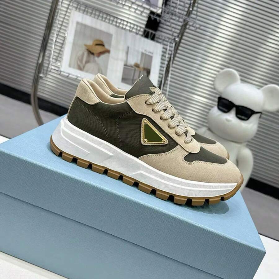Unisex White Platform Chunky Sneakers With Triangle Logo, Genuine Leather Retro Gear Sole Lace Up Low Top Walking Shoes, Breathable Perforated Non-Slip Casual Daily Commute Footwear For Men Women Spring Summer - 鉛色 - 查看 1