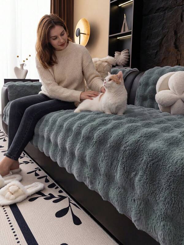 1pc Thick Warm Solid Color Rabbit Fur Sofa Cushion, Minimalist Modern Style Pet-Friendly Anti-Dirty Anti-Slip Sofa Cover, Autumn/Winter Anti-Scratch Sofa Protector Suitable For L-Shaped Combination Sofa And 1/2/3/4 Seat Sofa (1 Piece )