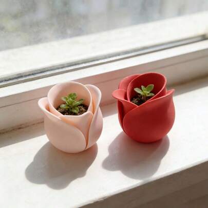 1个玫瑰花盆 - 3D打印塑料材质，花瓣细节柔和精致，透水排水，适合复古桌面阳台装饰，日常园艺四季皆宜的多肉植物盆栽，母亲节温馨装饰礼物，情人节情侣桌面装饰，阳台装饰