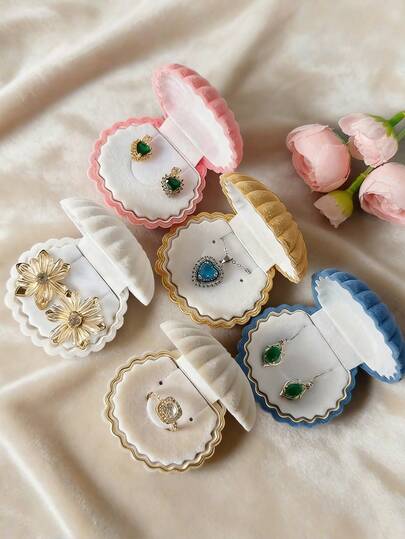 1个天鹅绒首饰盒，适合存放吊坠、耳环、项链等礼品，非常适合母亲节、婚礼、生日惊喜，也可作为派对装饰品。