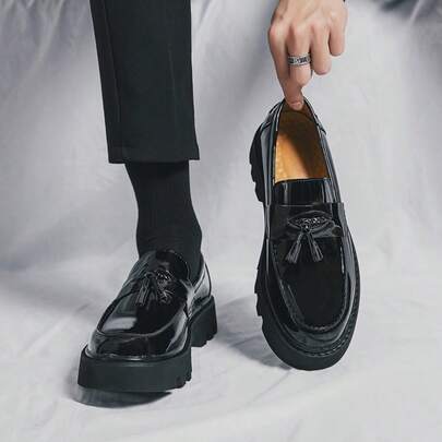 Giày lười nam đế dày có tua rua, chất liệu giả da bóng, kiểu dáng slip-on, đế chống trượt, thích hợp cho công sở, du lịch và các dịp trang trọng (Kích thước nhỏ hơn một size, nên chọn size lớn hơn)