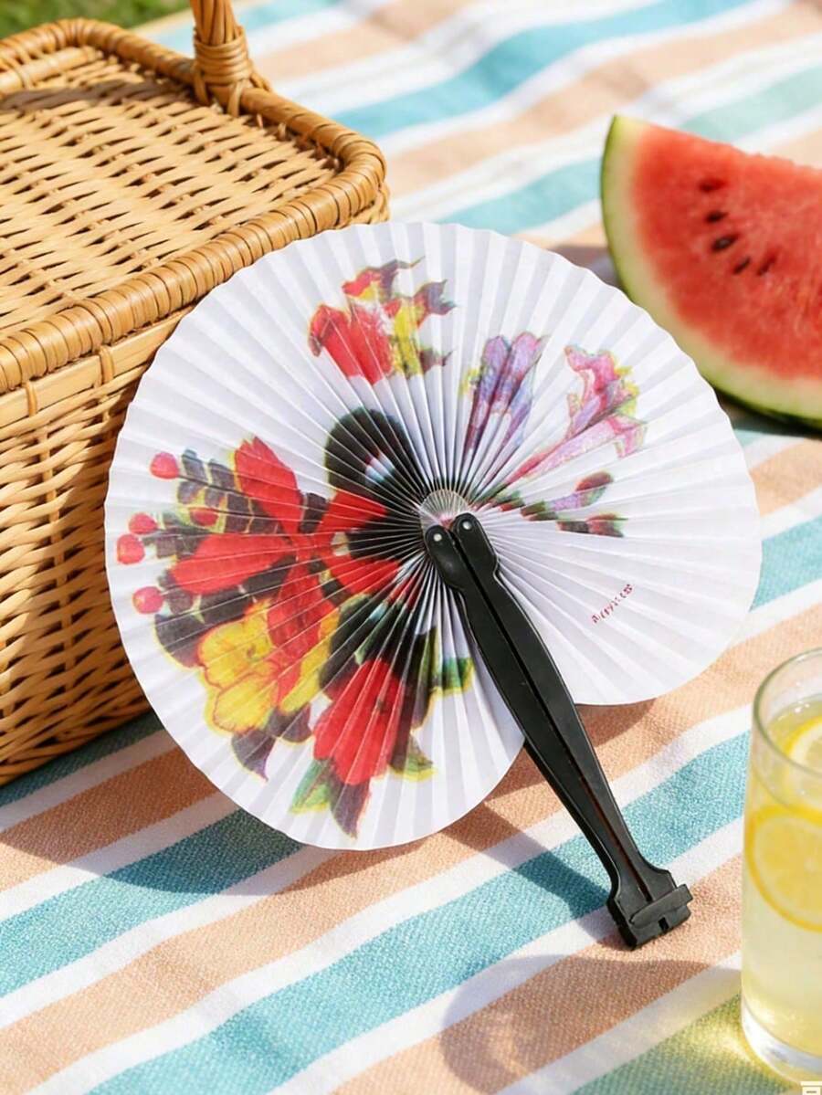 夏季清凉必备单品——便携式折叠小纸扇，传统风格彩绘纸扇，饰以地域特色图案，可180度翻转，轻巧便携，是旅行必备佳品，也是馈赠亲友、复活节、母亲节、独立日、婚礼季、毕业季、节假日旅行的理想之选。 - 彩色 - 查看 1