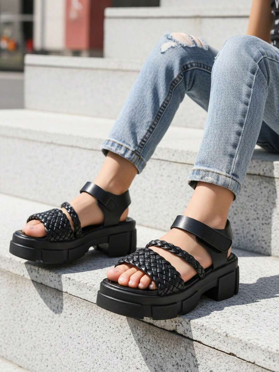 1 Pair Girls' Black Woven Design Thick-Sole Retro Roman Sandals, Quality PU Material, Hook And Loop Closure, Bohemian Style Suitable For Summer Outdoor, (Select Size Based On Foot Length Chart) - Black - View 1
