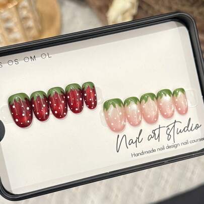 10片可爱草莓手工按压式美甲贴片，红绿波点水果印花假指甲，短椭圆形，适合春夏日常佩戴，附赠果冻胶和指甲锉，DIY美甲用品