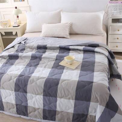 1pc Printed Plaid Lightweight Quilt Blanket, Modern Minimalist Soft & Comfortable, Suitable For Single Or Double Bed, All Season Use, Solid Color Sofa Throw Blanket For Home, Bedroom, Living Room, Office