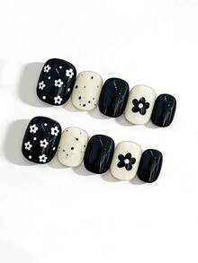 这款10件套手链采用经典的黑白配色，点缀以俏皮的3D立体花卉图案、精致的波点和简洁的纯色色块，散发出复古又不失个性的气息。光泽的表面和鲜明的对比营造出别致吸睛的质感。这款百搭单品能为任何装扮增添个性化元素，是日常出行、派对聚会等各种场合的理想之选。 - 黑與白 - 查看 3