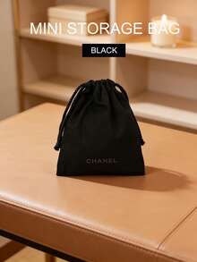 CHANEL Materialiel迷你化妆包，便携简约黑色抽绳包，2026春夏新款时尚单品。旅行必备。化妆包，收纳包，绒面材质，抽绳设计。 - 黑色 - 查看 5